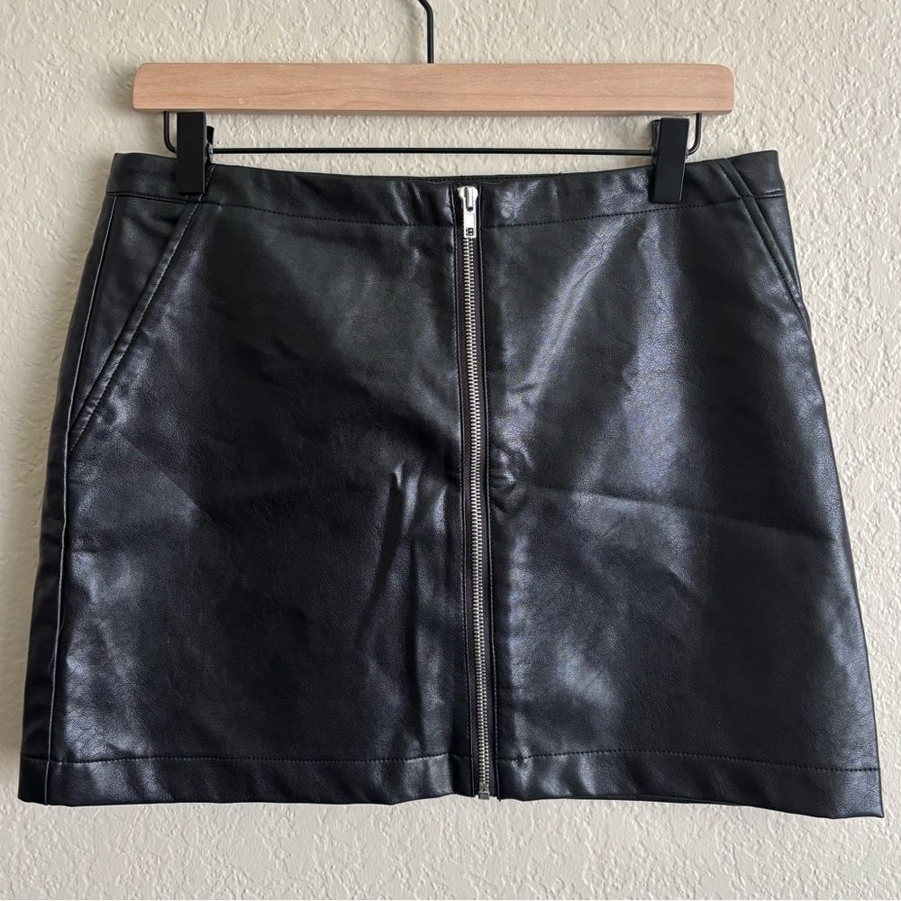 Shinestar Black Faux Leather Mini Skirt Large NWOT